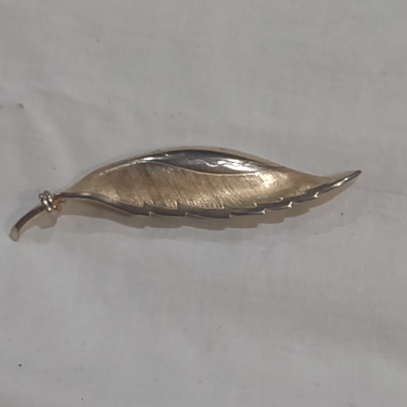 Giovanni vintage leaf brooch - Picture 8 of 15